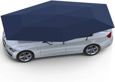 Navy blue Senllen Vehicle Umbrella over a silver sedan.