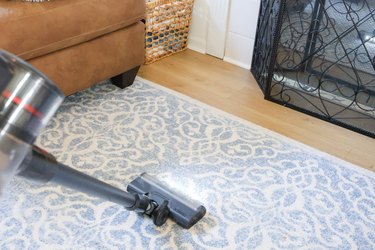 vacuum rugs and floors