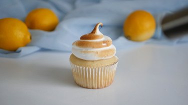 toasted lemon meringue cupcake