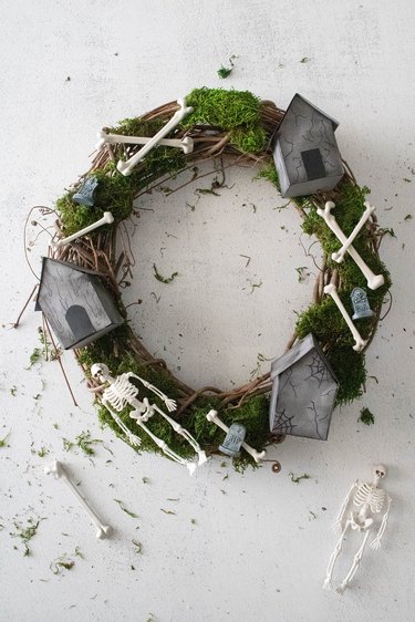 Haunted house wreath with moss