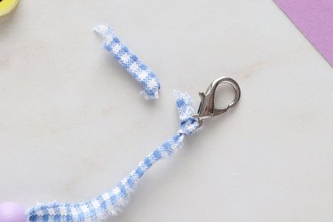 Tie one end of fabric to the jewelry clasp