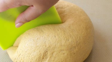 Splitting dough