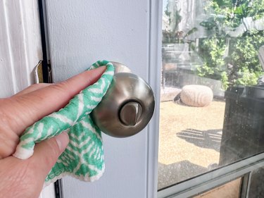 cleaning dirty doorknobs