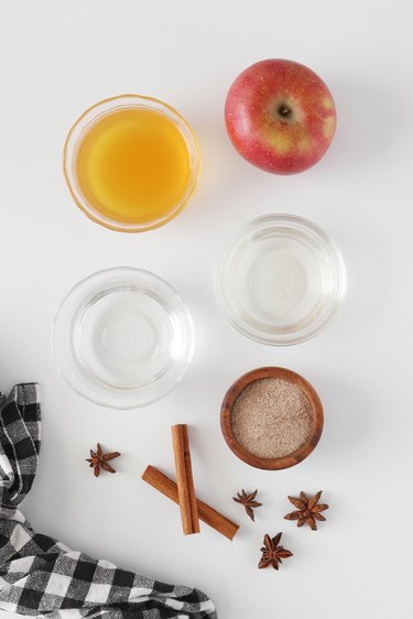 Ingredients for sparkling apple cider drink