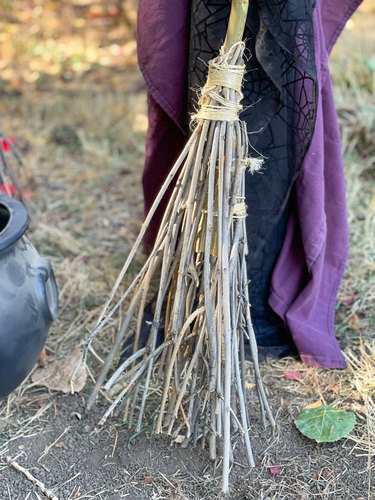 DIY Life-Size 'Hocus Pocus' Witches Halloween Decoration