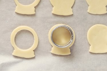Cutting out circles from crystal ball cookies