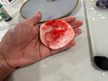 Red marbled snowy skin mooncake
