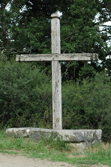 How To Make A Wooden Easter Cross Ehow