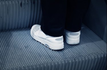 How to clean white vans without on sale them turning yellow