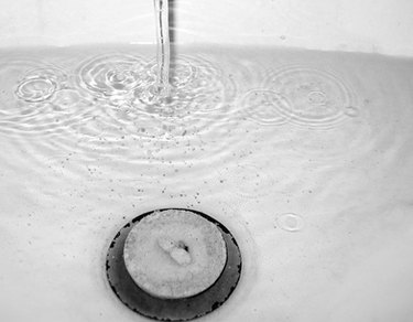 3 Ways to Block a Bathtub Drain Without A Plug