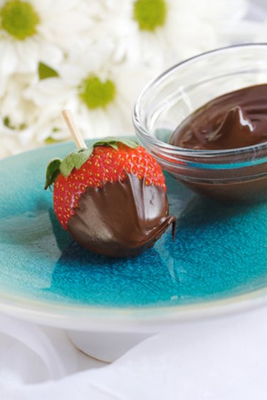 Chocolate fondue: Everything about its history and varieties