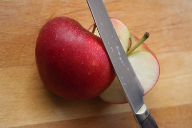 Does a Kiwifruit Turn Brown After Being Sliced?