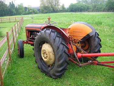 How To Replace a Husqvarna Lawn Tractor Blade