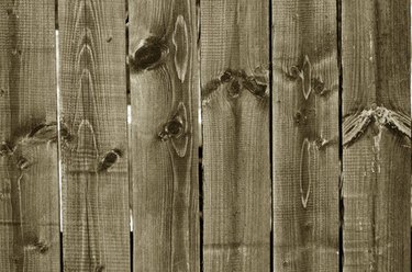 Why Does Cedar Wood Split? 10 Causes and Fixes - TheDIYPlan