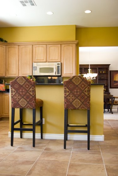 The Proper Height to Mount Drawer Handles on a Kitchen Cabinet