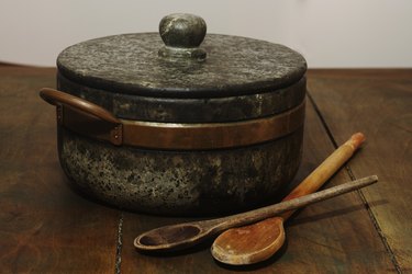 Soapstone Cookware Pots with Soapstone Lid - Rounded Sides