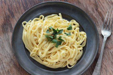 Fettuccine alfredo.