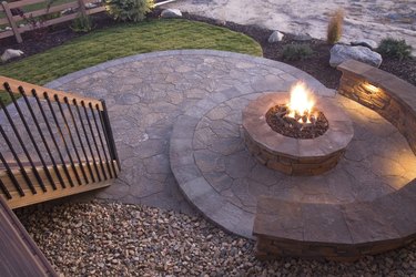 Bueatiful backyard firepit