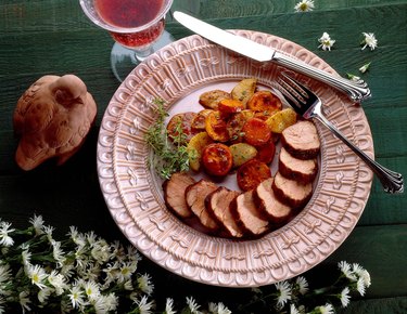 Pork tenderloin with thyme and turnips