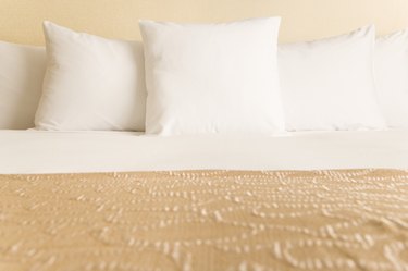 How to Flatten a Polyester Pillow