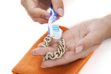 Cleaning golden bracelet with a toothpaste