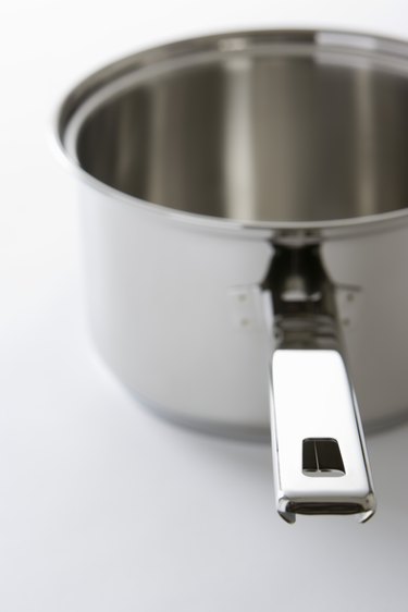 How to Clean Aluminum Pots and Pans