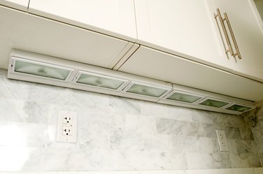 Under Cabinet Lighting Concealment Options