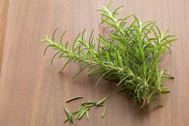 How to Identify Different Types of Thyme