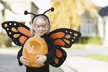 Winnie the Pooh honey pot  Winnie the pooh honey, Homemade birthday gifts,  Honey pot costume diy