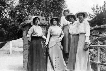 Vintage image of woman in sunhats