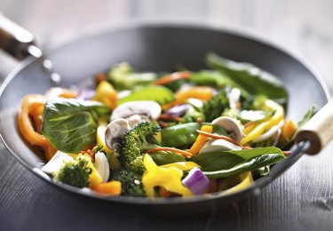 Vegetable Stir Fry without a Wok!  Rachael Ray frying pan. 