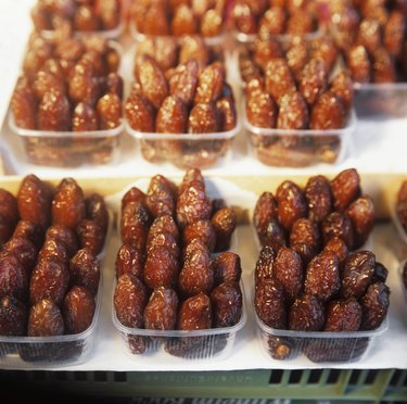 Dried dates in plastic punnets