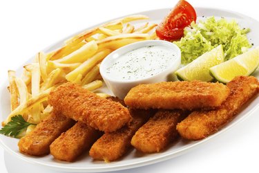 Foods to Eat With Fish Sticks