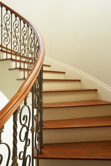 Curving staircase