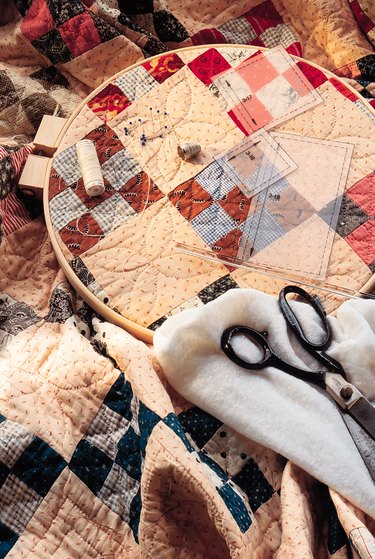 DIFFERENCES BETWEEN WOOL AND COTTON-FILLED QUILT