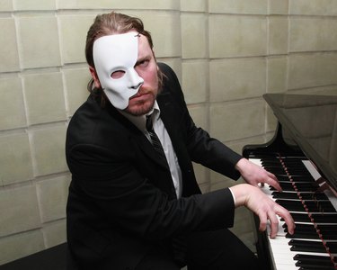 how to make a phantom of the opera costume