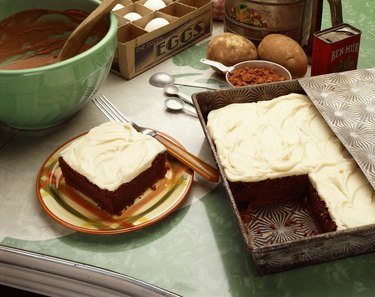 How to Make a Cake Pan Out of Tin Foil