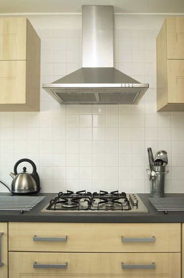 How many CFM do I need for my range hood? (Complete Guide)