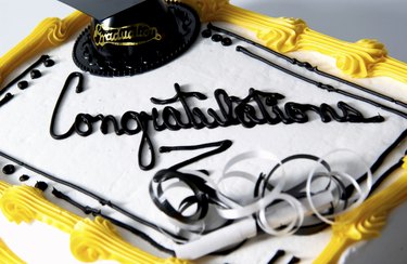 What Do You Write On A Graduation Cake? | Ehow