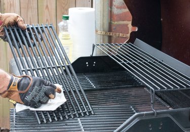 Wiping cast iron grill grates with high heat oil