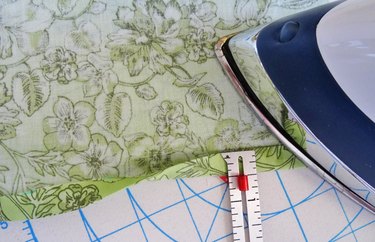 How to Hem on a Sewing Machine