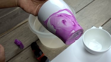 Dipping mug to create nail polish marbled mugs