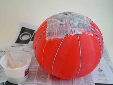 The balloon with the mache at the top.
