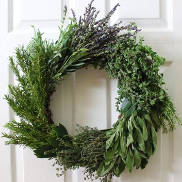 How to make herb wreaths