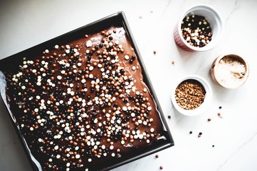 Decorate the cake generously with sprinkles.