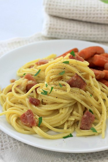 pasta carbonara with ham