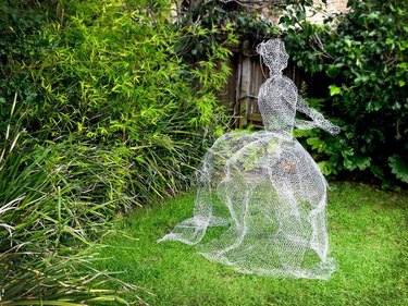 Use chicken wire to create life-size ghosts for your yard.
