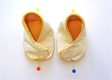 Slippers with pins