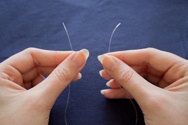 How to Tie Stretchy Bracelet Strings so They Stay Together : DIY Jewelry &  Necklaces 