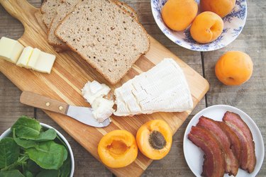 Ingredients for apricot brie and bacon grilled cheese